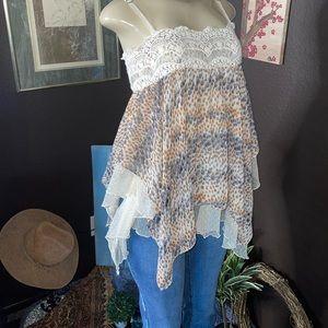 #6🎊💙 FDJ Size 4 cute blue stripped jeans, frayed bottoms